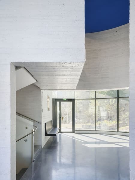 Meander Residence 